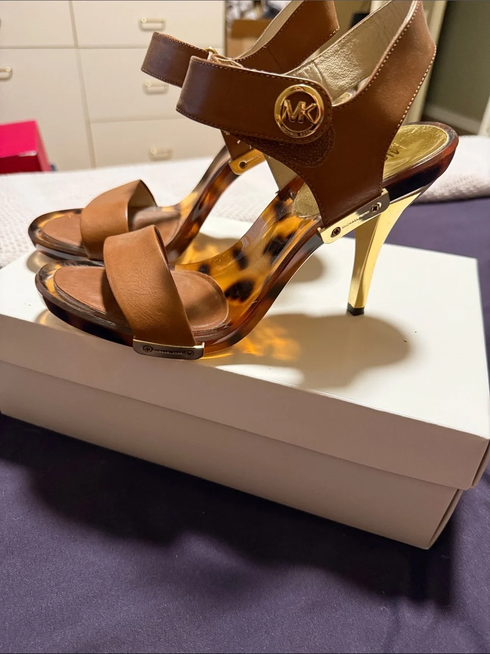 MICHAEL Michael Kors Brown Leather Tortoiseshell (Gold) Heel Sandals. Size 8.5 - Picture 2 of 10